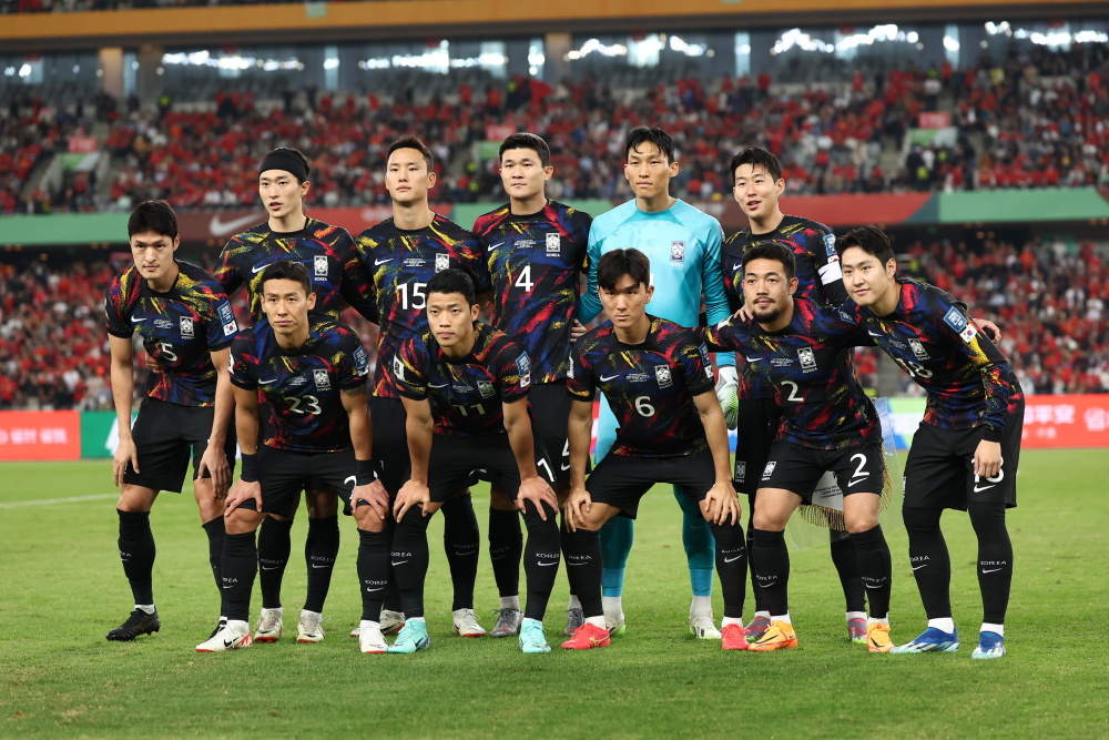 包含韩国球员齐心协力争夺国际足球战役，表现亮眼的词条