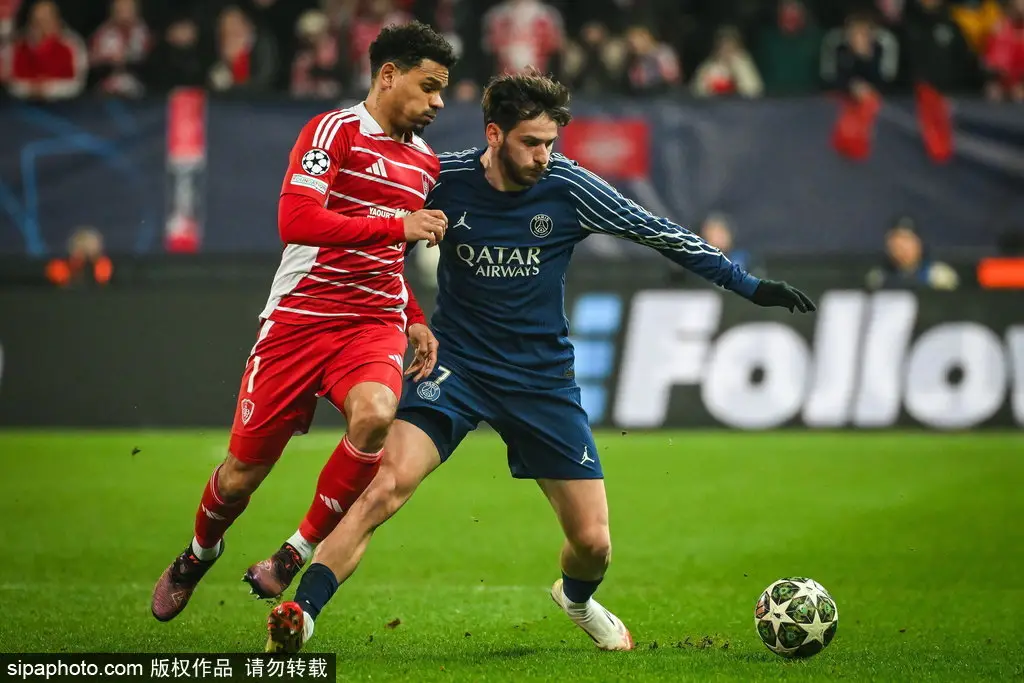 关于伊布莱西莫维奇斩获一球，胜出巴黎，掌声雷动的信息