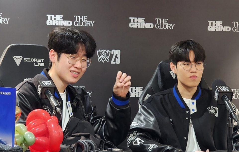 T1翻盘FNC，Canyon拿下关键大龙鏖战多局小组赛，让粉丝疯狂欢呼