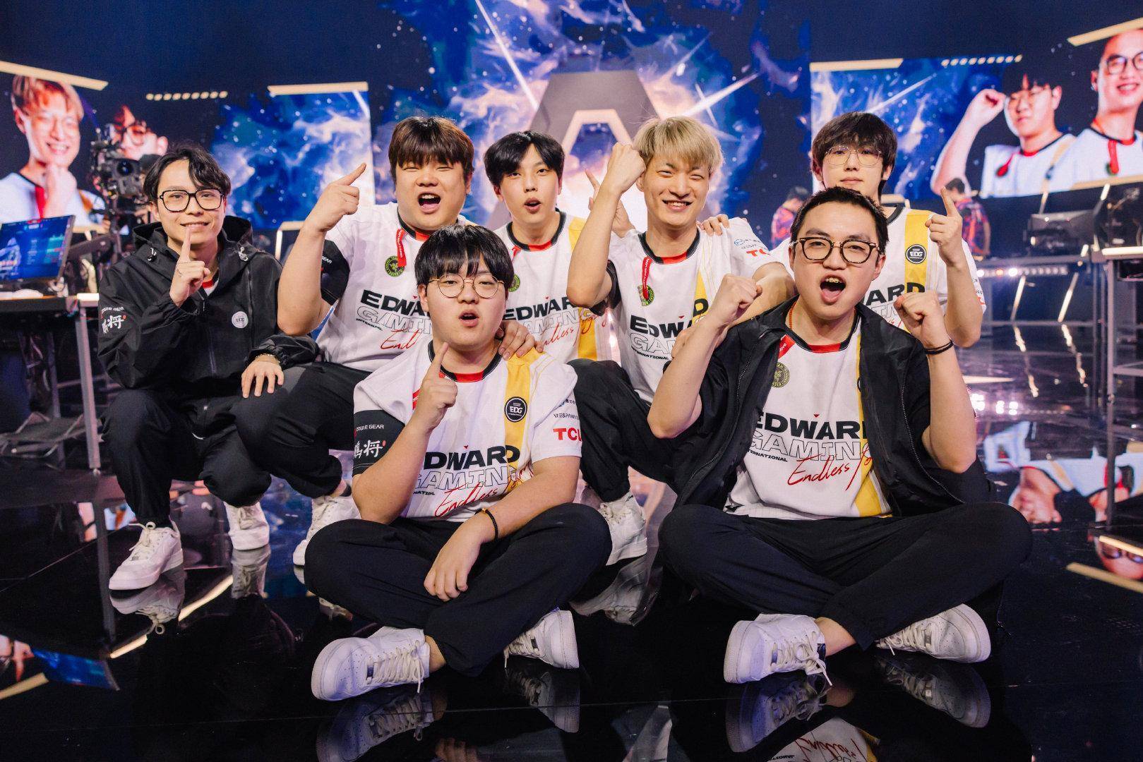 BLG血洗EDG,BDD关键团战开团秒人宿敌对决淘汰赛,技惊四座 BLG血洗EDG,BDD关键团战开团秒人宿敌对决淘汰赛,技惊四座