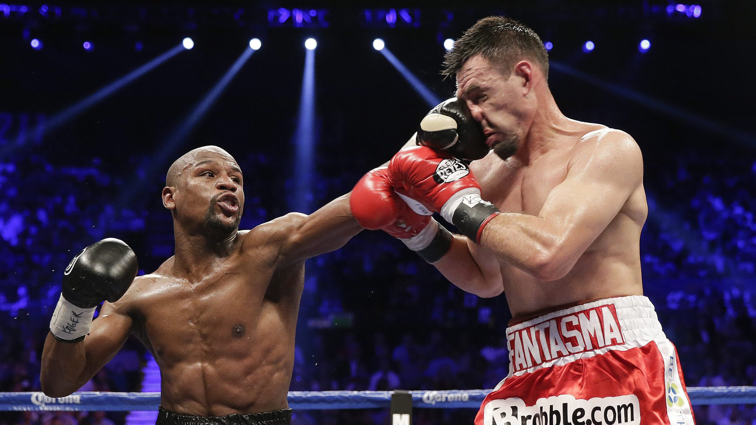 铁血防线铸就三狮荣耀！斯通斯化身关键先生，英格兰沉稳破冰挺进四强