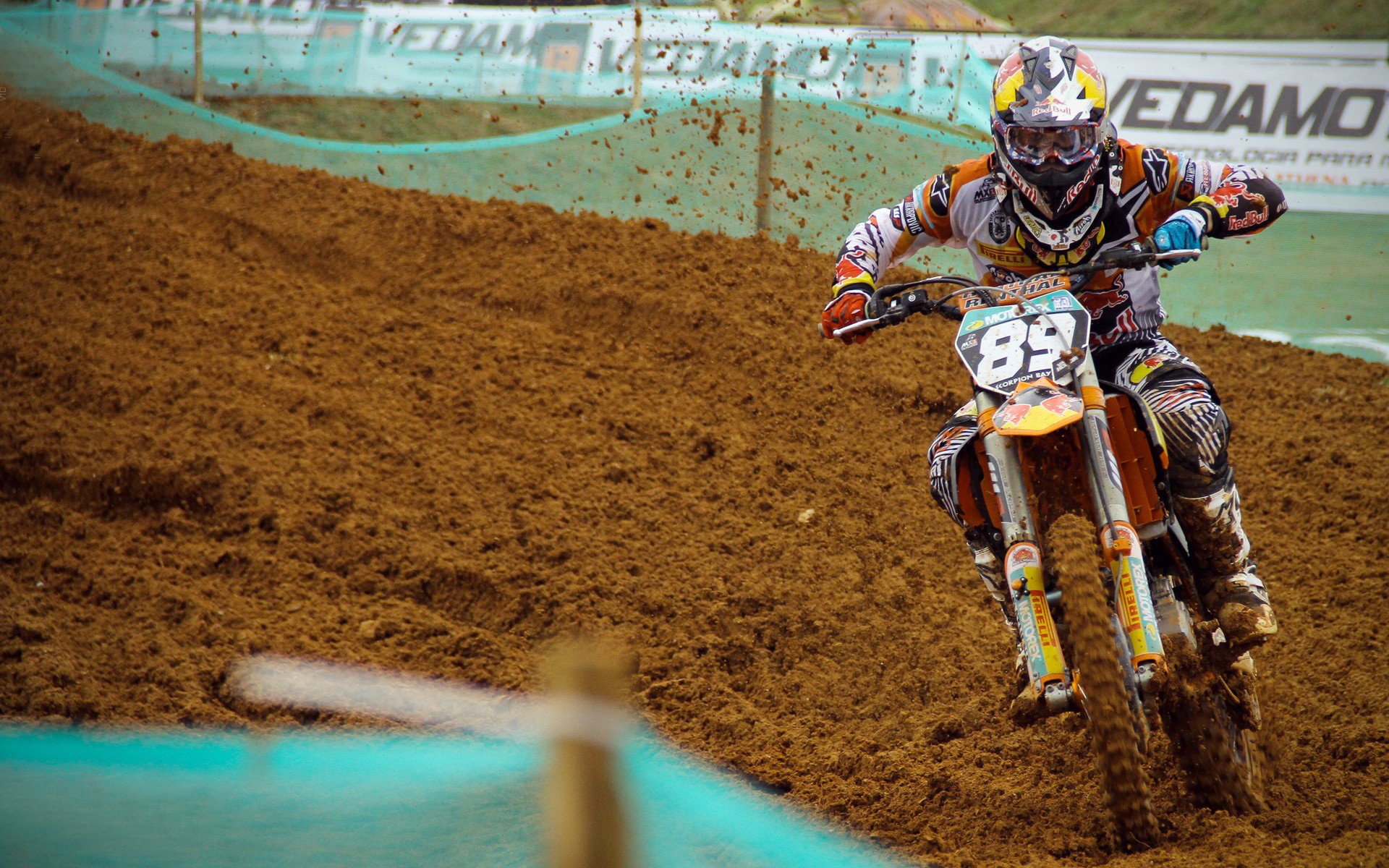 从卡灵顿到世界杯,当足球的权杖从中场开始交接